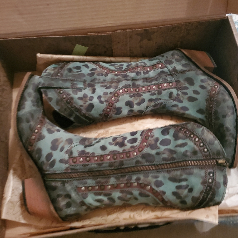 Ladies boots